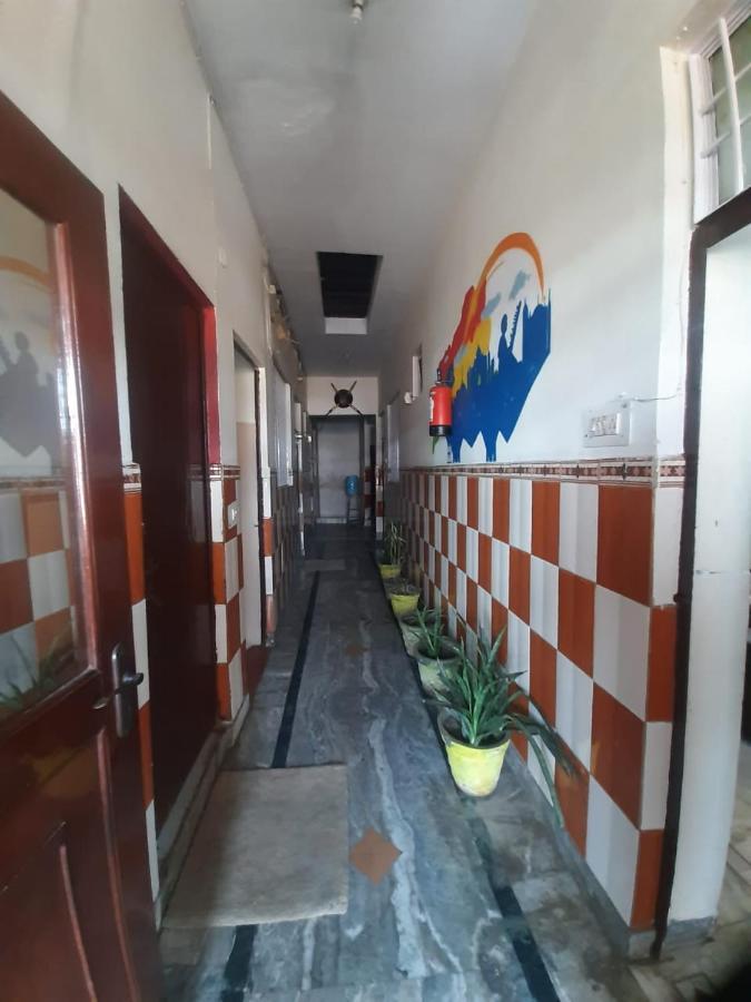 אגרה Friends Guest House & Hostel מראה חיצוני תמונה