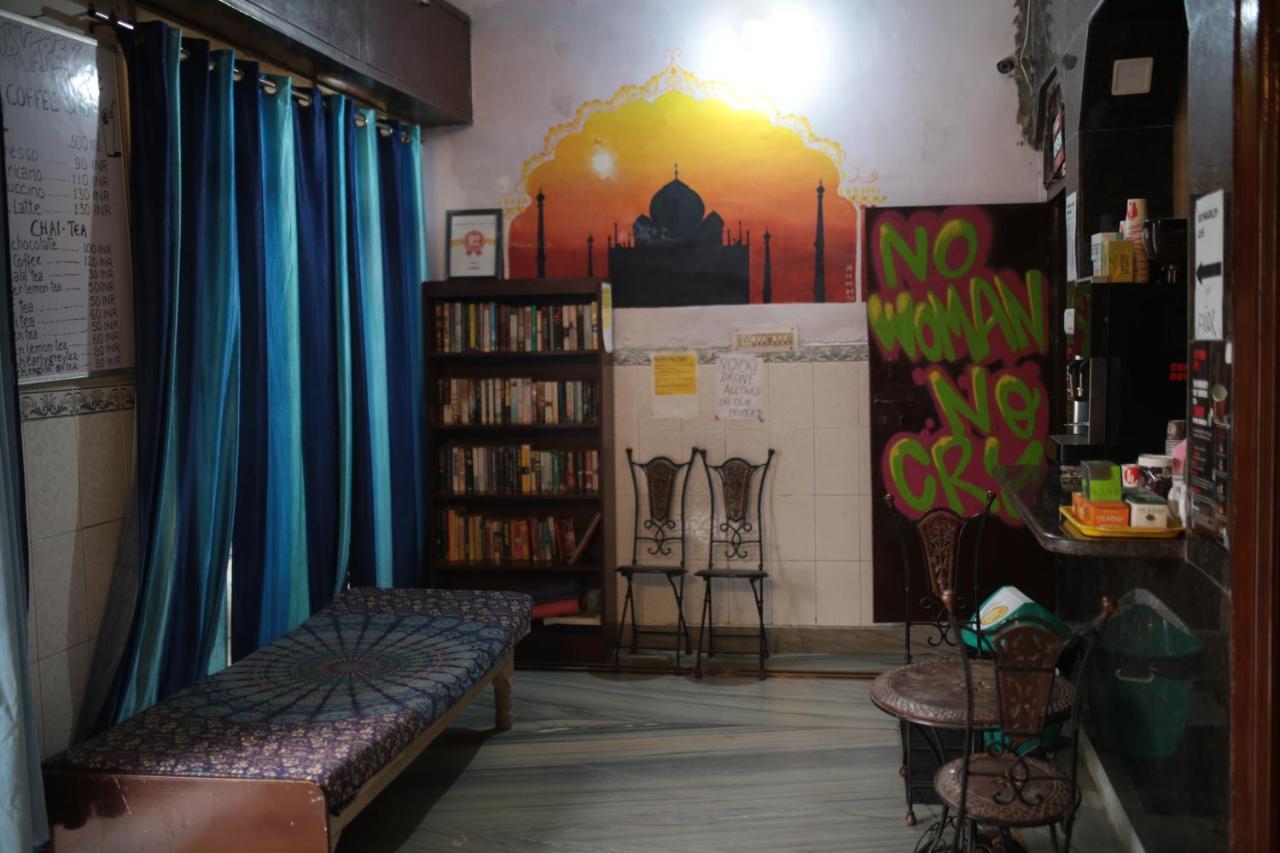 אגרה Friends Guest House & Hostel מראה חיצוני תמונה